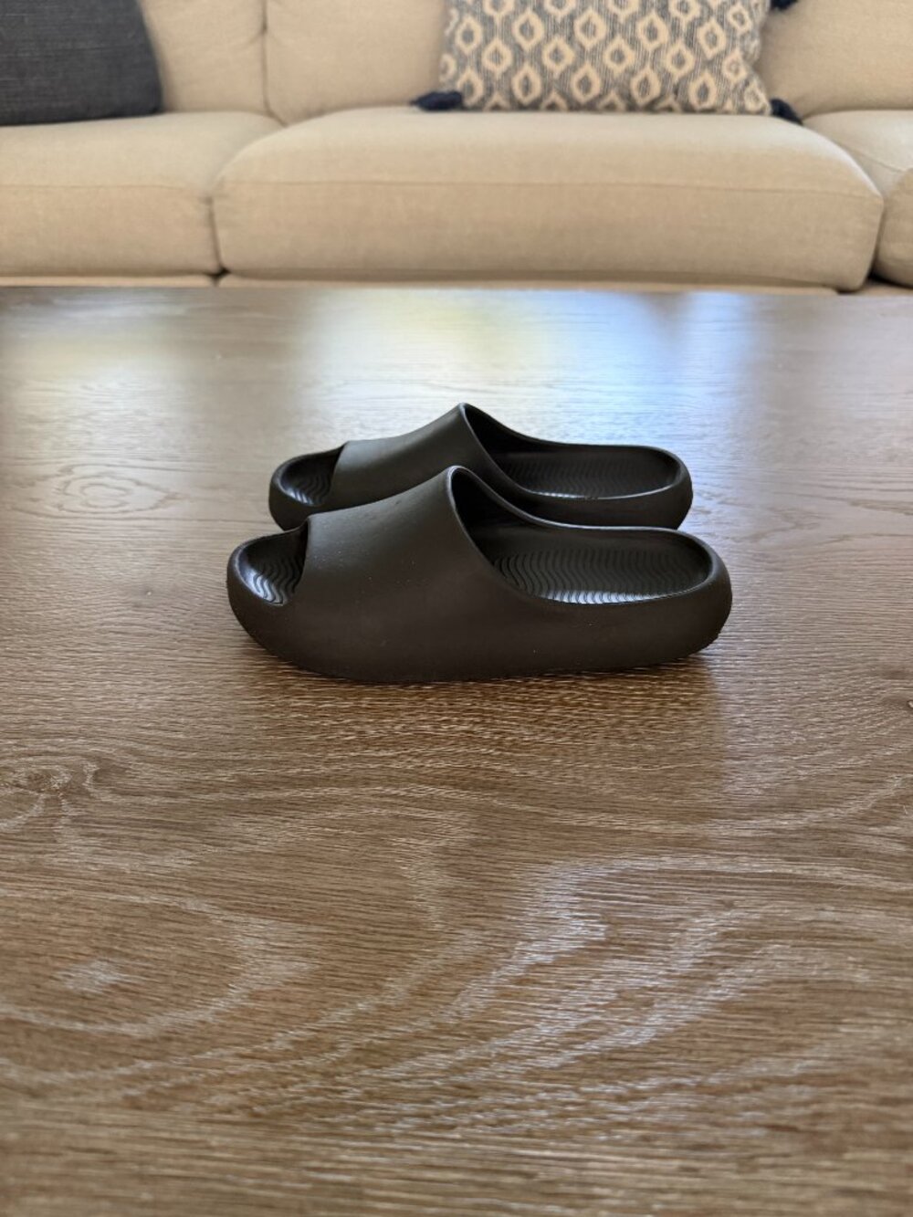 Boys Unbranded Black Cloud slides sandals size 1-2